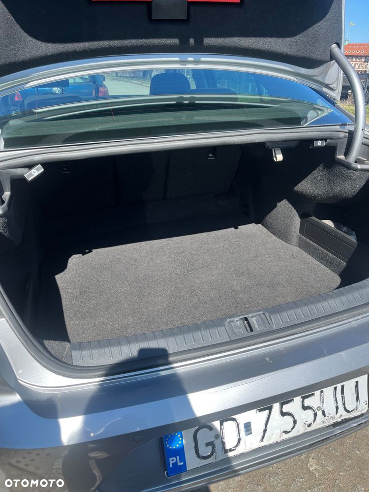 Volkswagen Passat 1.6 TDI SCR DSG Comfortline - 20