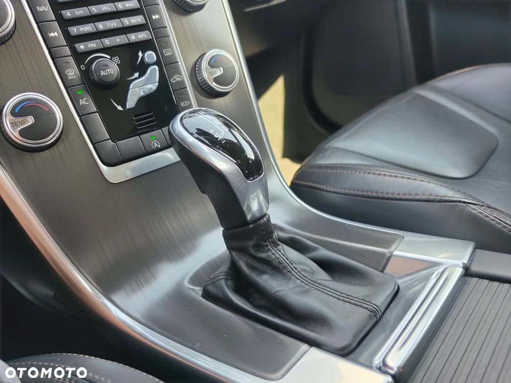 Volvo XC 60 D4 Geartronic Momentum - 26