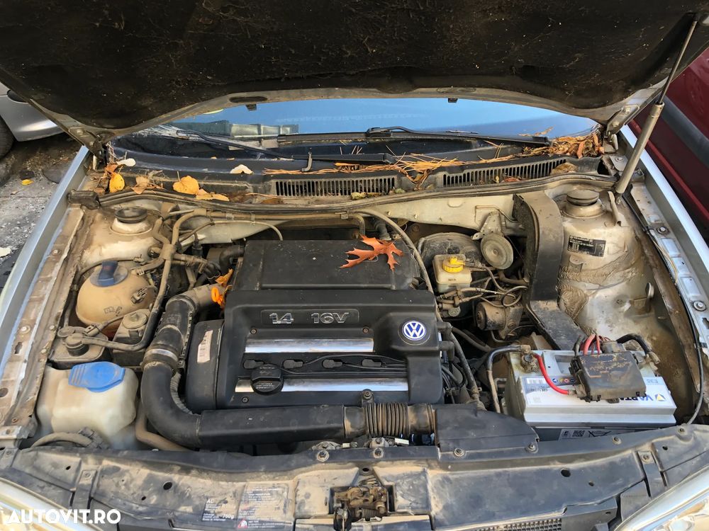 Dezmembrez VW Volkswagen Golf 4 gri argintiu 2002 4 usi - 9