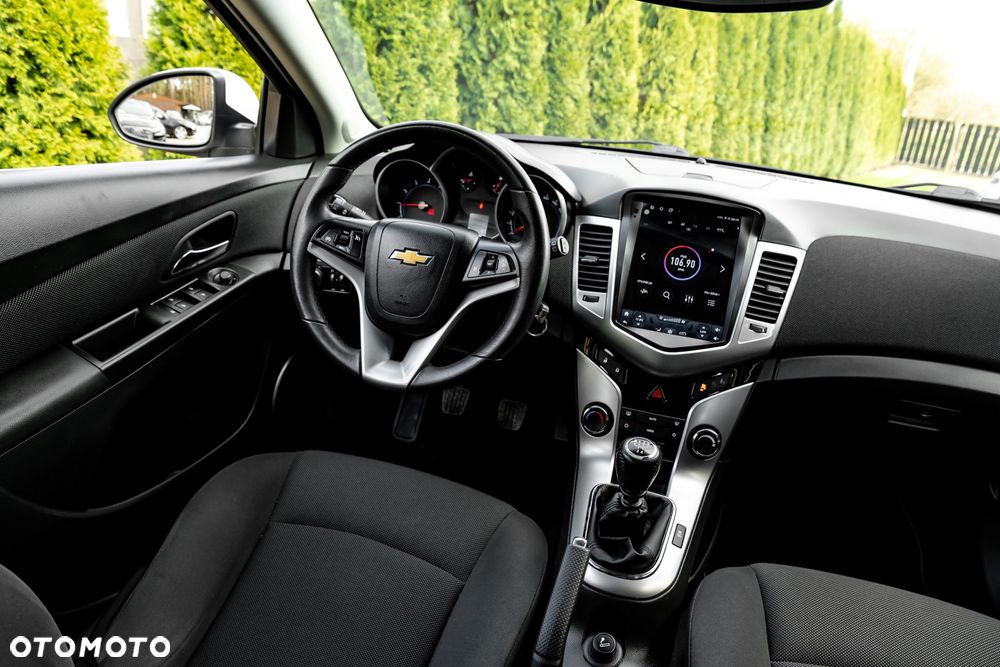 Chevrolet Cruze 1.8 LS - 23