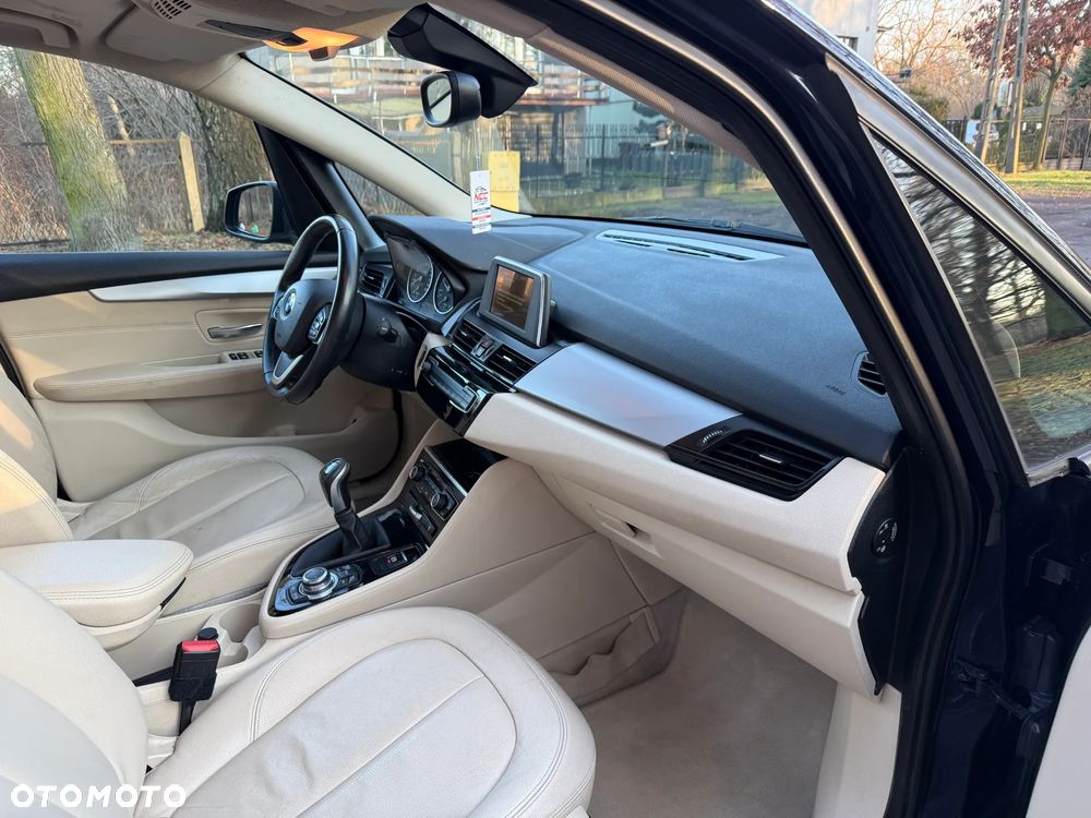 BMW Seria 2 216d Luxury Line - 32