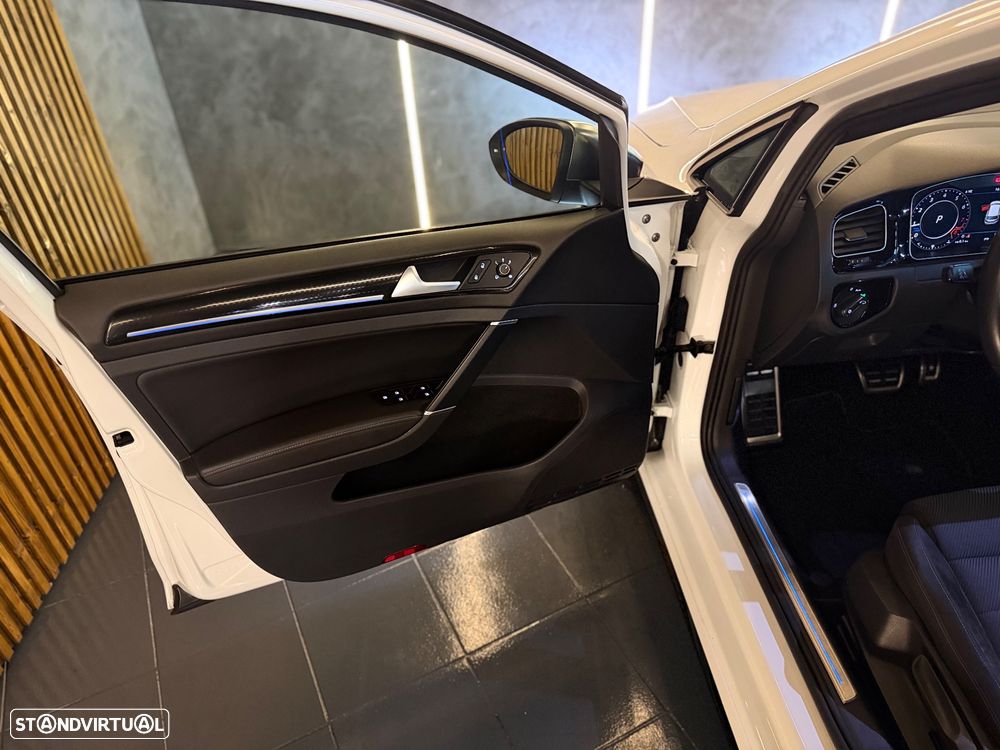 VW Golf R 4Motion (BlueMotion ) DSG - 19