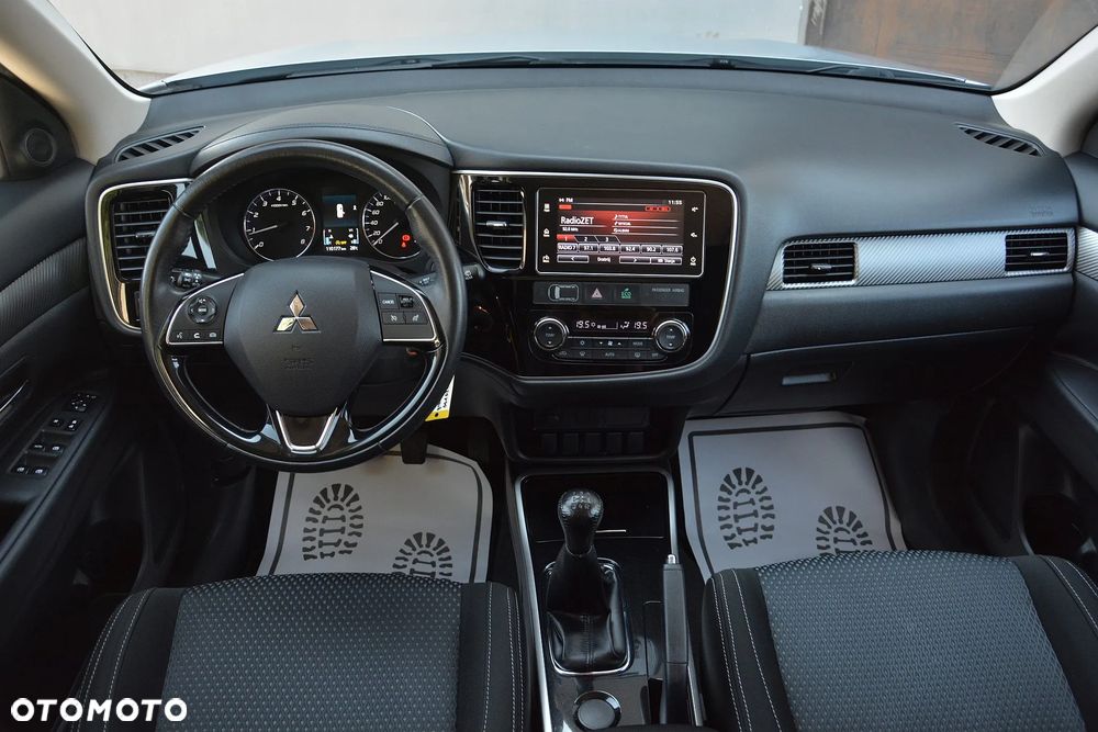 Mitsubishi Outlander - 16