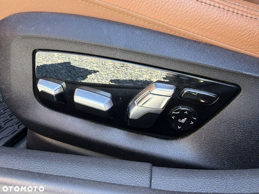 BMW Seria 5 518d Sport Line - 12