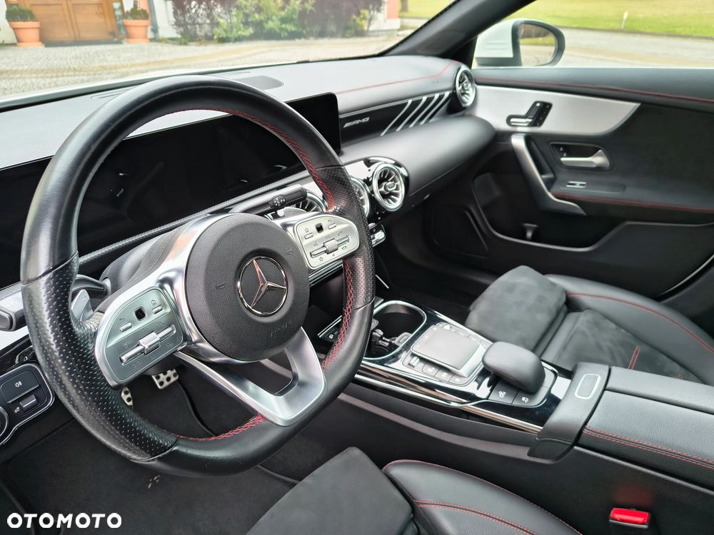 Mercedes-Benz CLA AMG 35 4Matic B AMG Speedshift 7G-DCT - 22