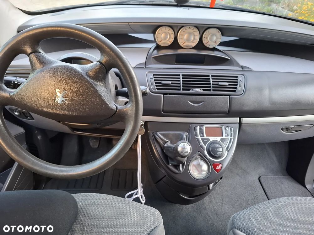 Peugeot 807 2.0 SR - 11