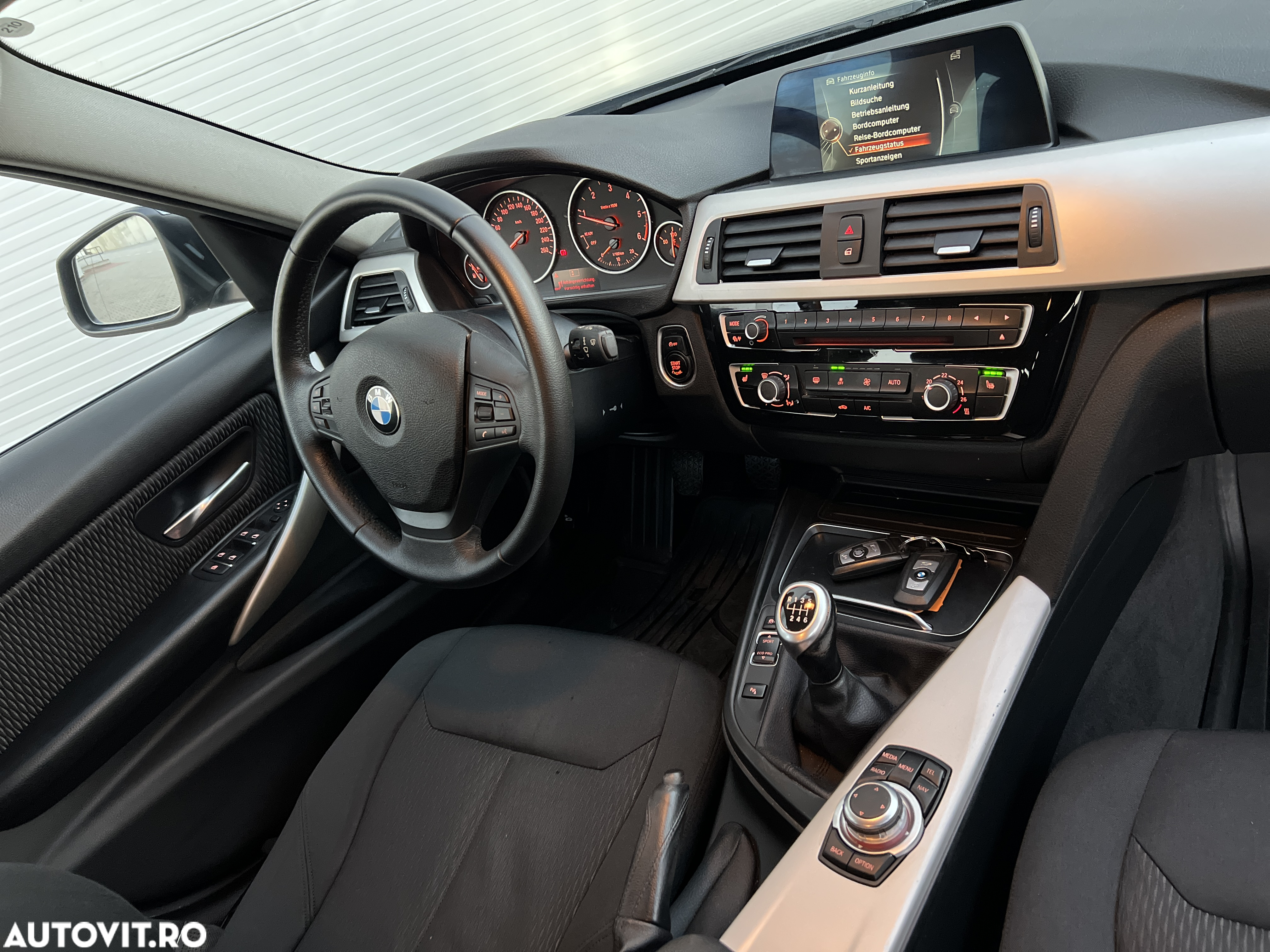 BMW Seria 3 318d Touring Advantage - 9