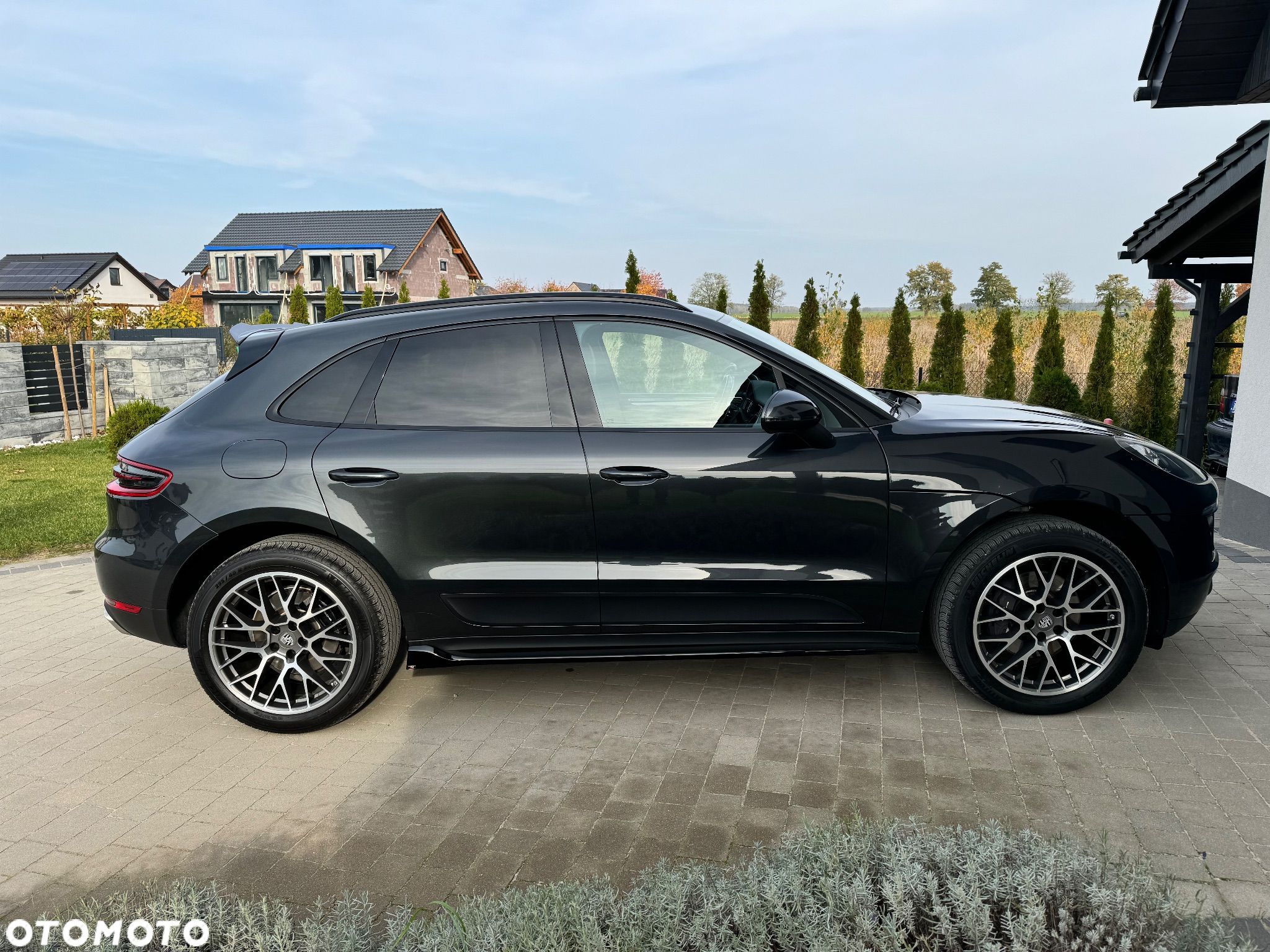 Porsche Macan Standard - 1