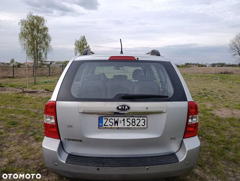 Kia Carnival - 4