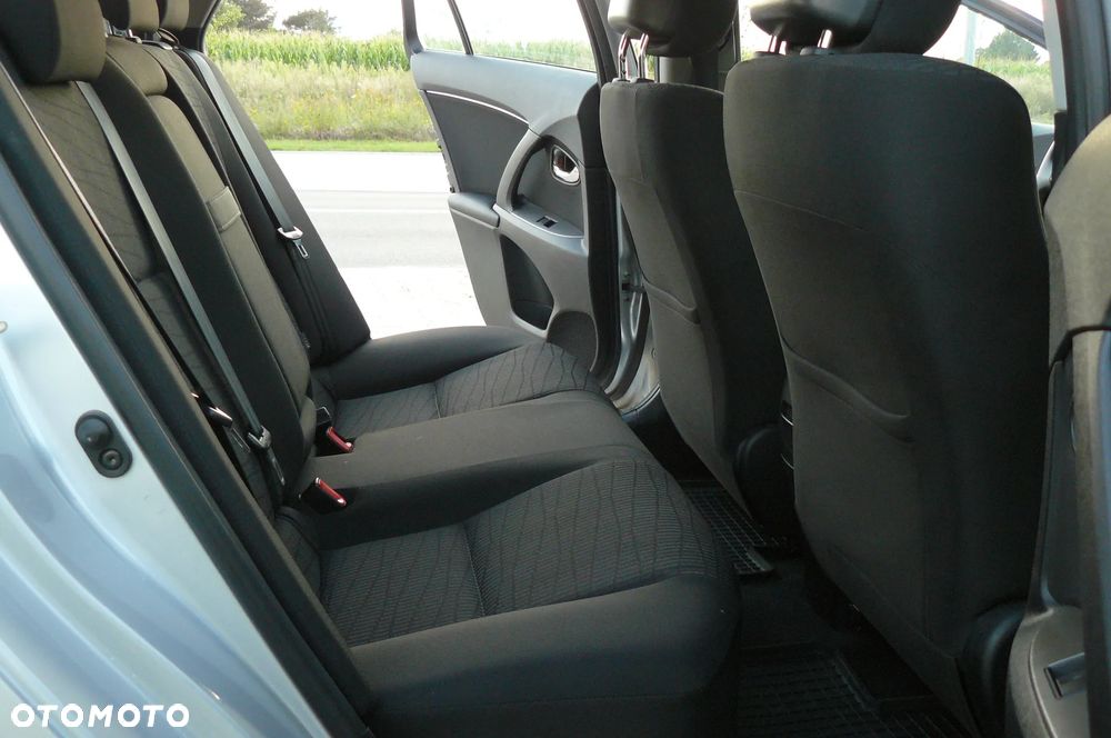 Toyota Avensis - 27