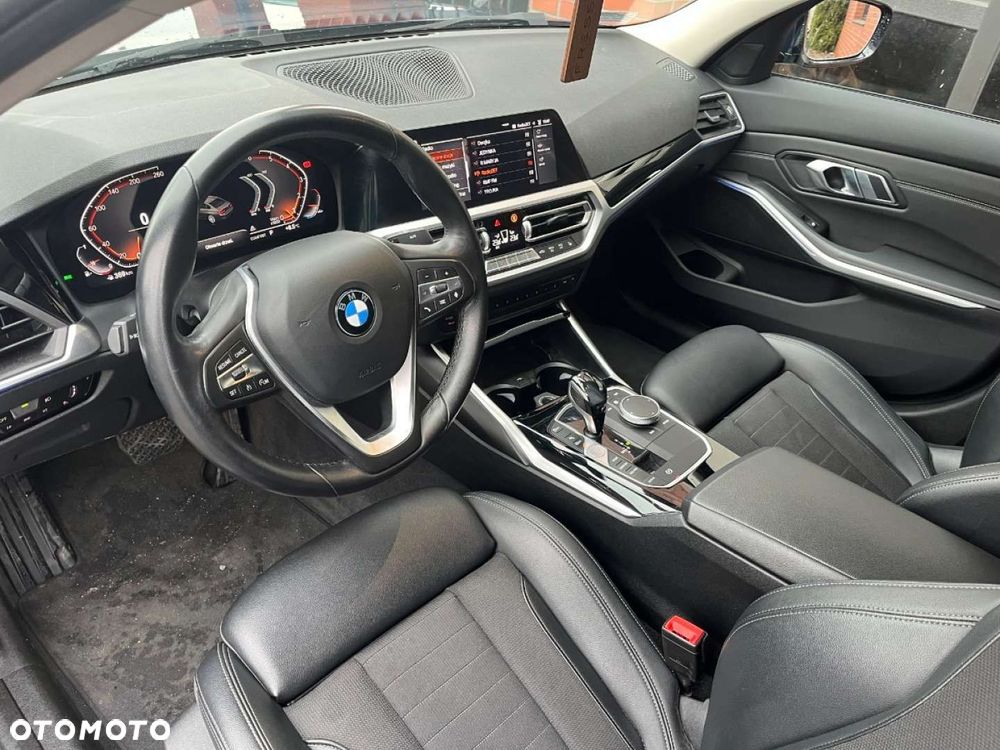 BMW Seria 3 330i - 7