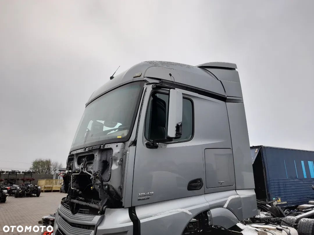 Kabina Mercedes Benz Actros MP4 L StreamSpace 2.3m - 1