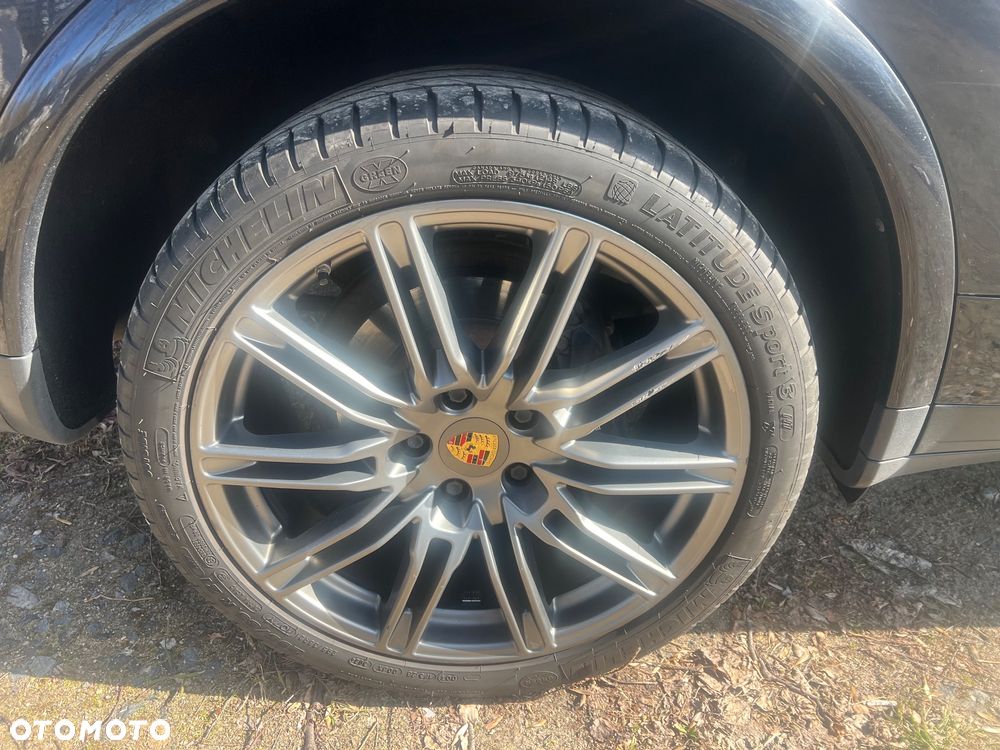 Porsche Cayenne - 1