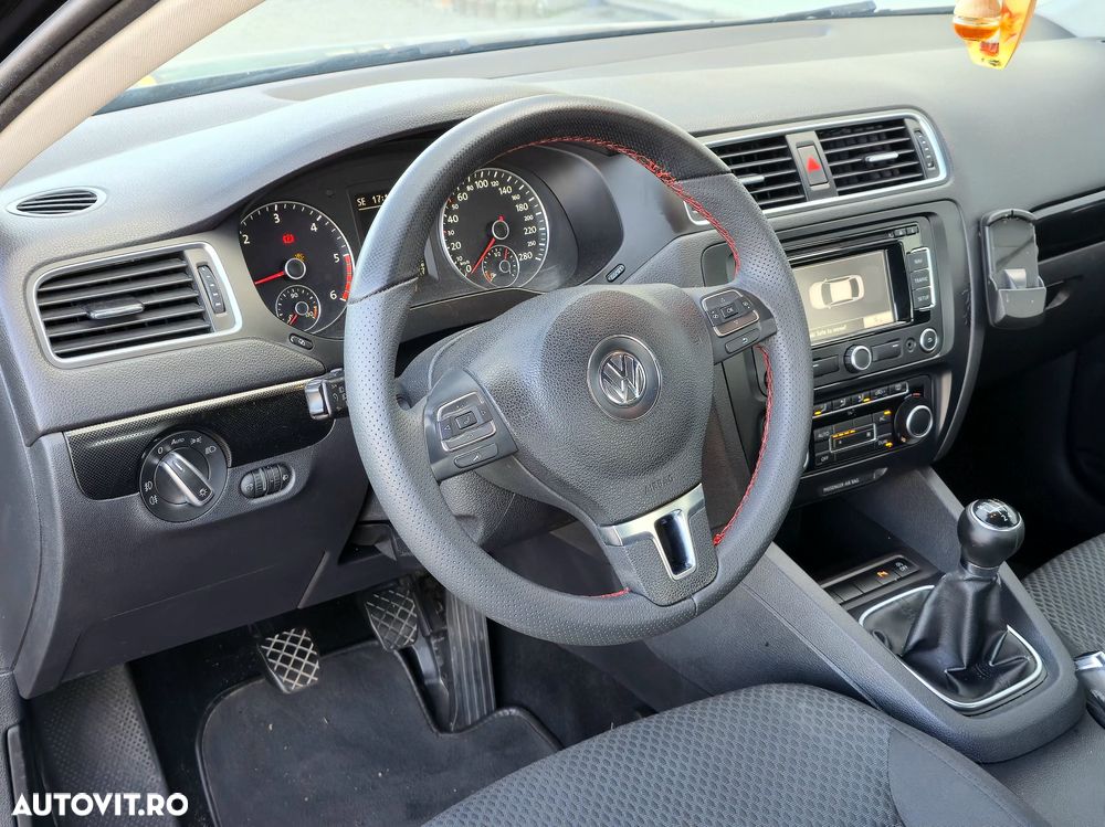 Volkswagen Jetta - 17