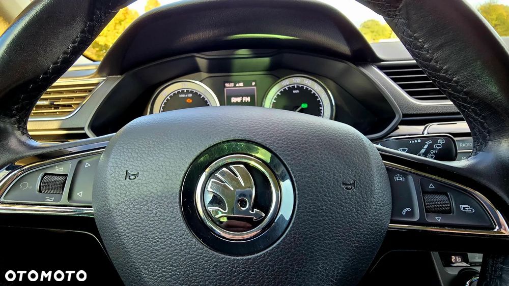 Skoda Superb 2.0 TDI 4x4 L&K DSG - 26