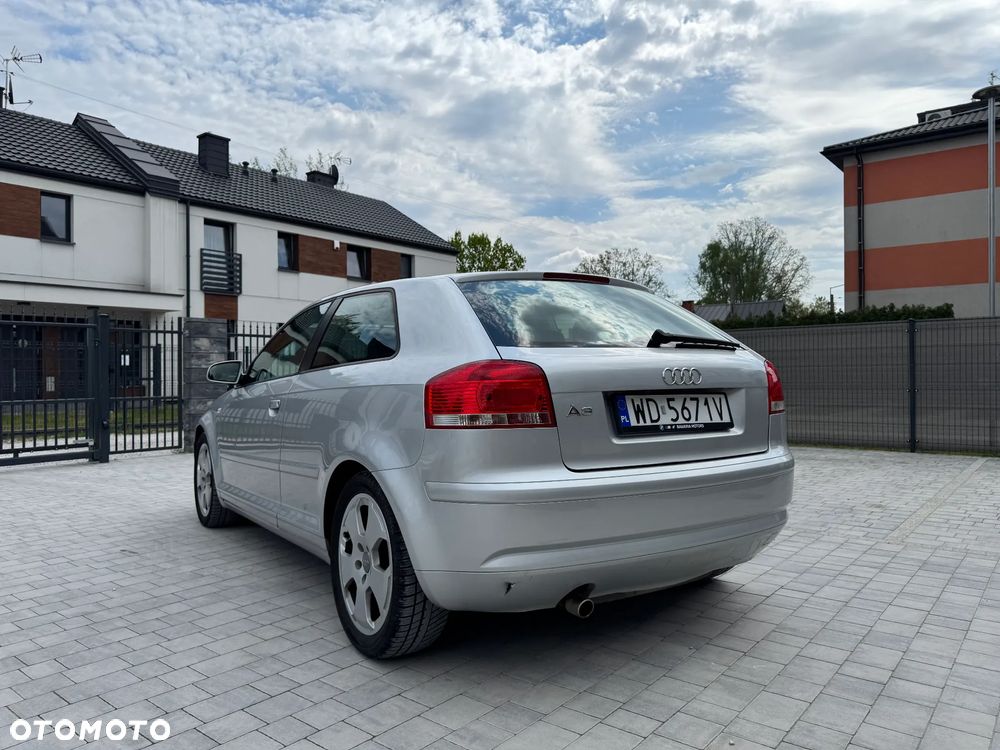 Audi A3 3-drzwiowe 1.6 Attraction - 9