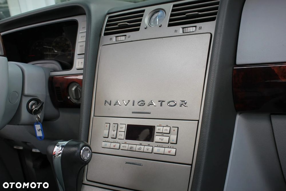 Lincoln Navigator 5.4 4WD Luxury - 24