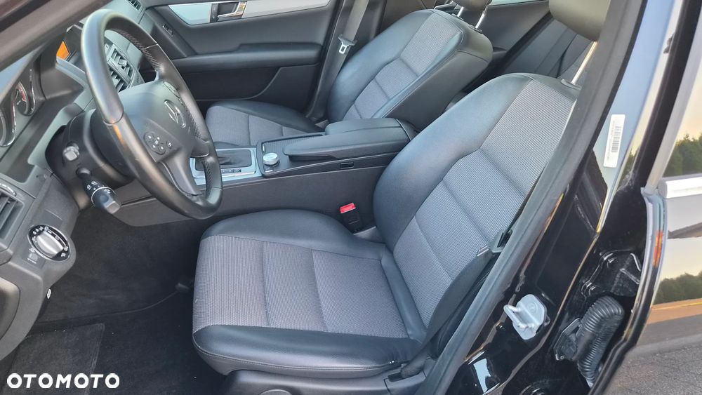 Mercedes-Benz Klasa C 180 CGI Automatik BlueEFFICIENCY Avantgarde - 13