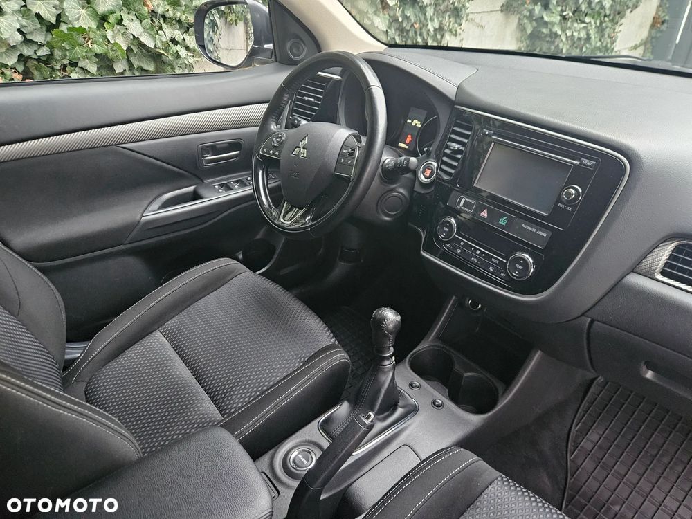 Mitsubishi Outlander 2.2 DI-D 4WD Plus - 18