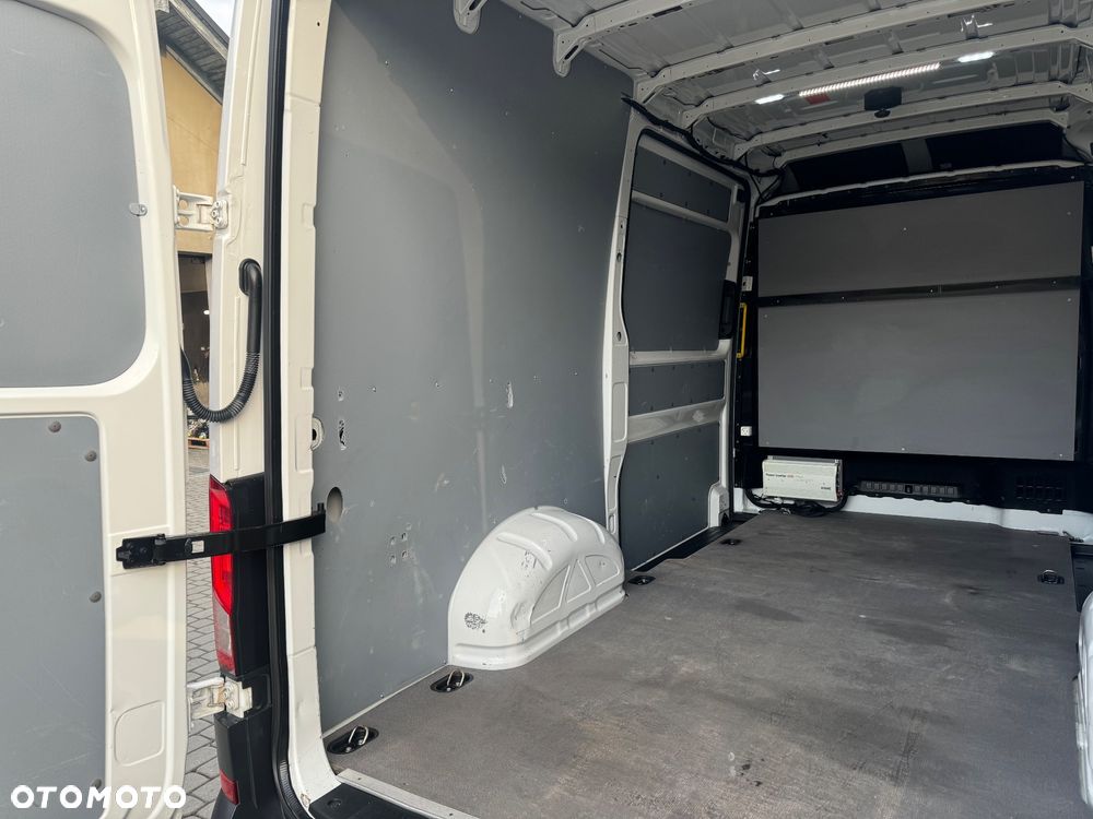 Volkswagen Crafter - 13