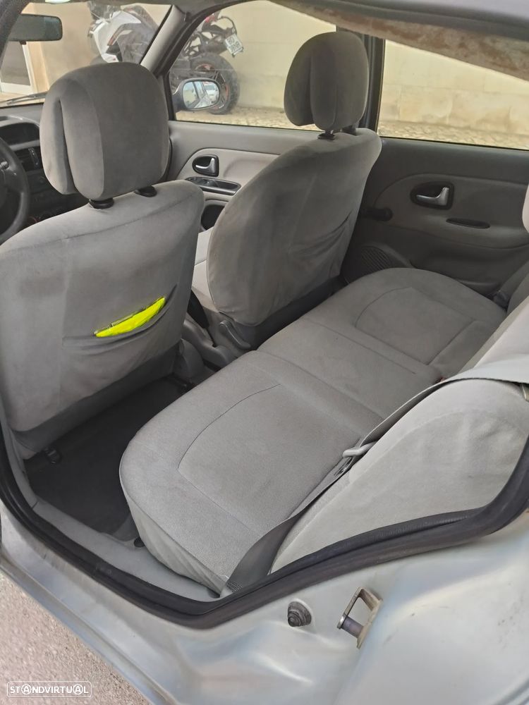 Renault Clio 1.2 16V Privilège - 3