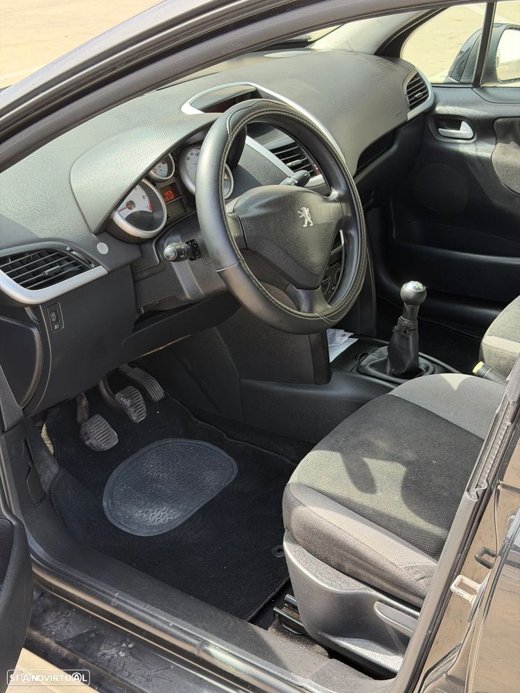 Peugeot 207 1.4 16V Trendy - 6