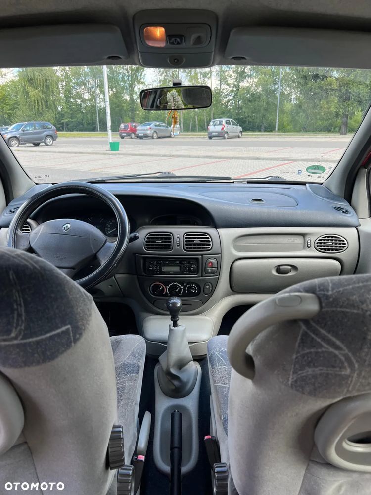 Renault Scenic 1.6 16V Family - 9