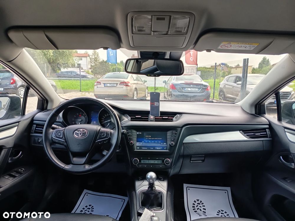 Toyota Avensis 1.8 Premium - 18