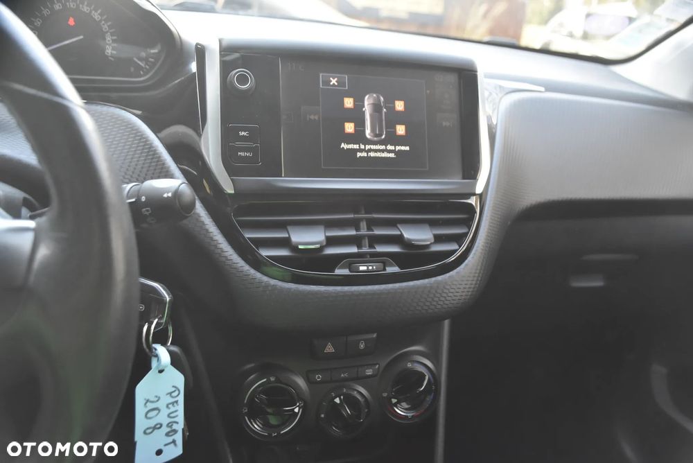 Peugeot 208 - 10