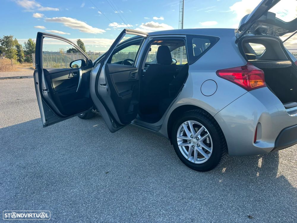 Toyota Auris - 13