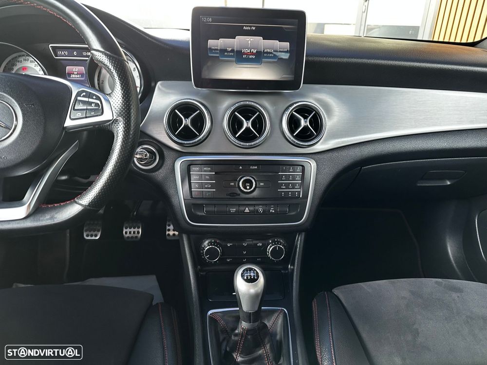 Mercedes-Benz CLA 180 d AMG Line - 25