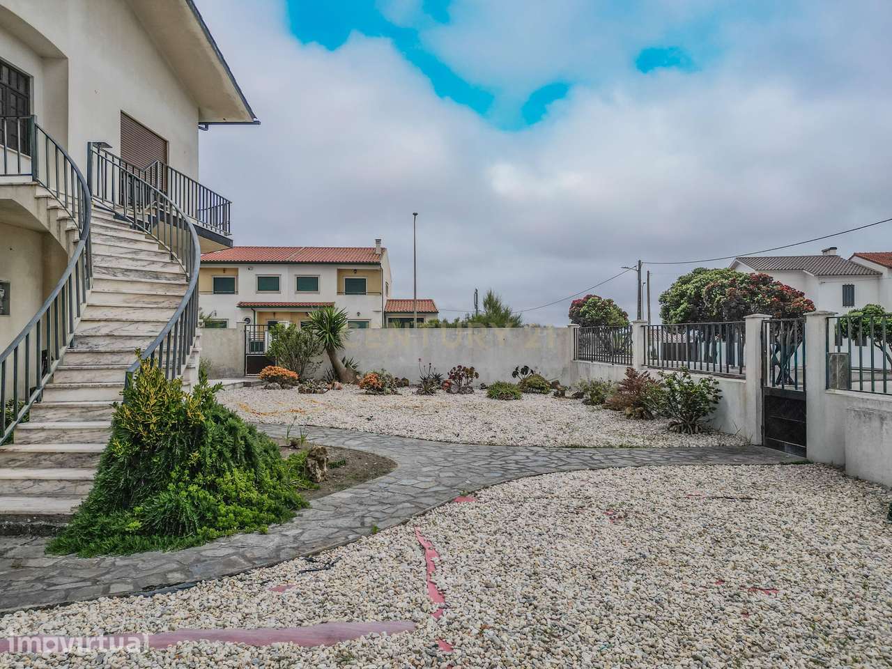 Moradia com vista mar, situada numa aldeia piscatória a 200m da praia - Grande imagem: 2/42