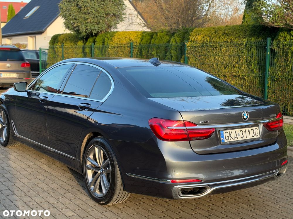 BMW Seria 7 750i xDrive - 13