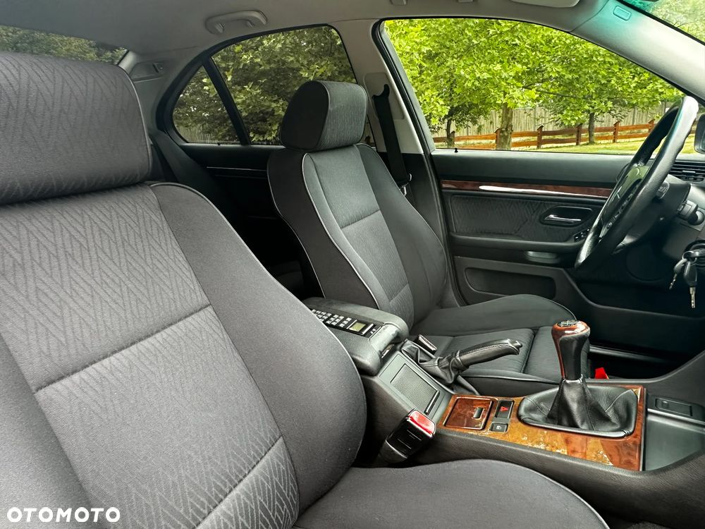 BMW Seria 5 540i - 35
