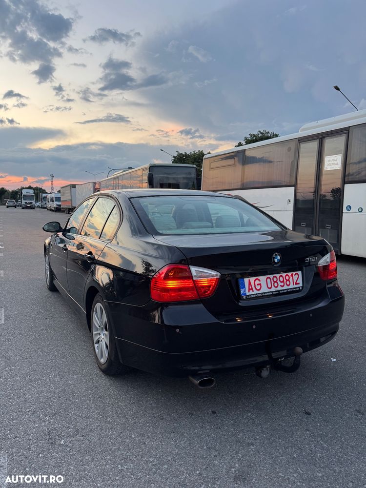 BMW Seria 3 318i - 5