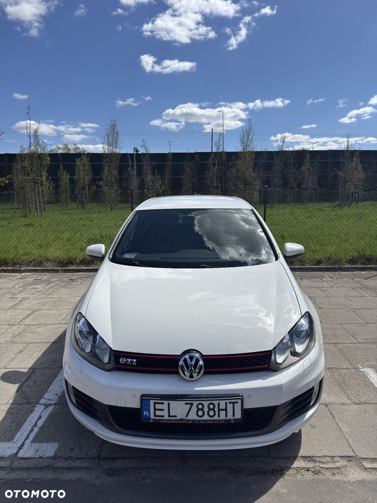 Volkswagen Golf - 1