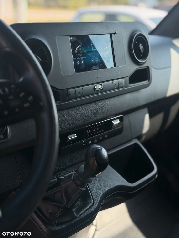 Mercedes-Benz Sprinter - 11