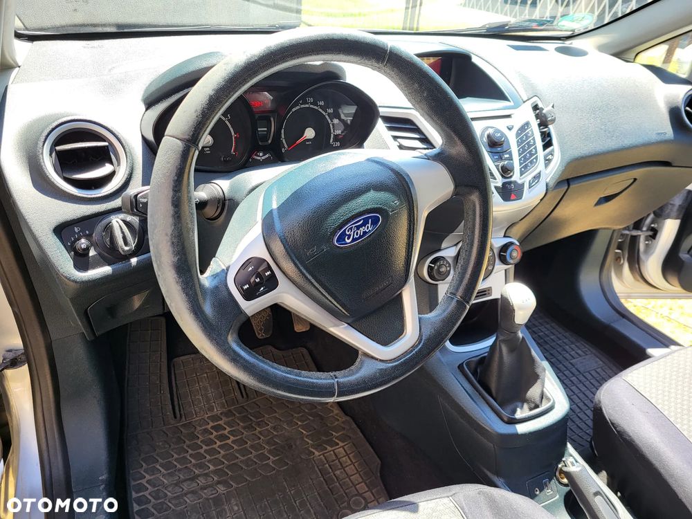 Ford Fiesta ver-1-1-titanium - 5