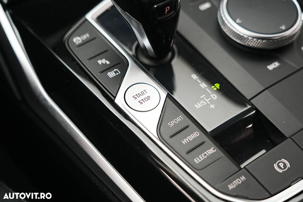 BMW Seria 3 330e Aut. - 38