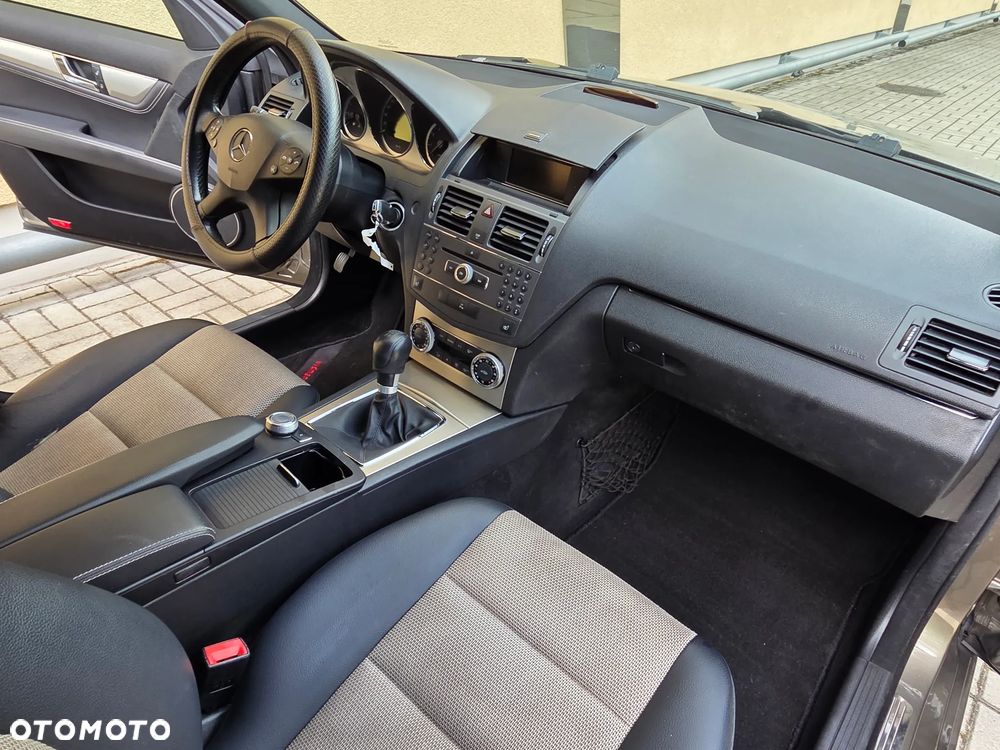Mercedes-Benz Klasa C 200 (BlueEFFICIENCY) Avantgarde - 19