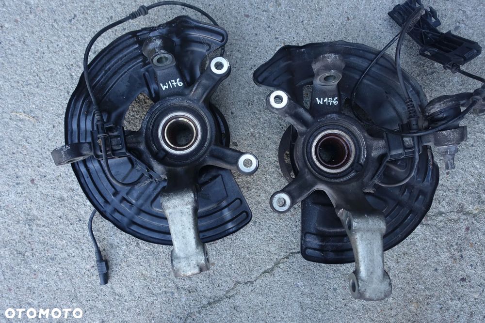 ZWROTNICA LEWY PRAWY PRZÓD MERCEDES W176 W246 17r. - 1