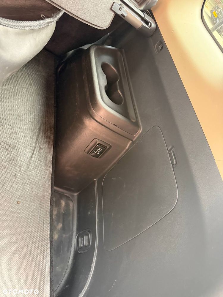 Mitsubishi Outlander Instyle NAVI + - 19