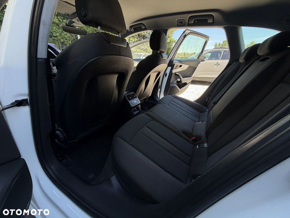 Audi A4 Avant 2.0 TDI ultra design - 20