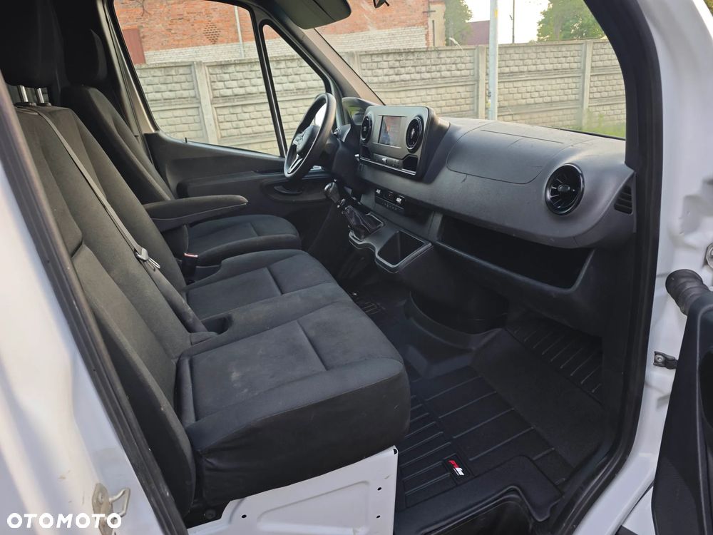 Mercedes-Benz Sprinter - 10