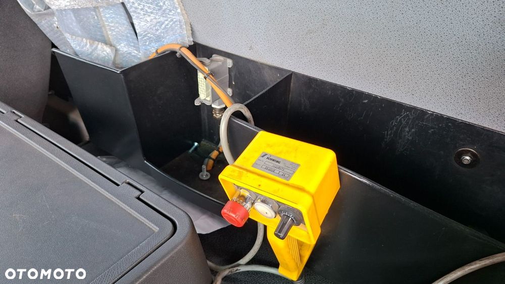 Versalift Actros 3241 B 8X4 + Schwing Fbp 24-125 - 32