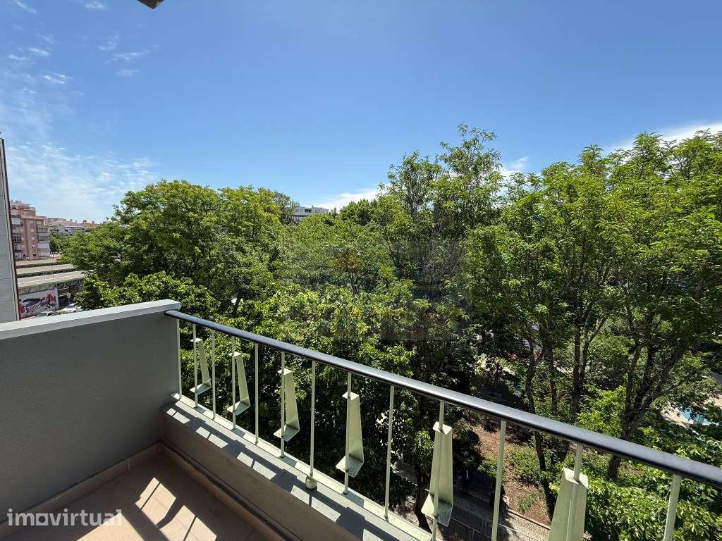 Apartamento T3 com excelentes áreas totalmente remodelado em locali... - Grande imagem: 2/35