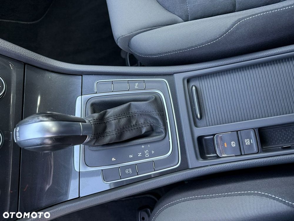 Volkswagen Golf - 23