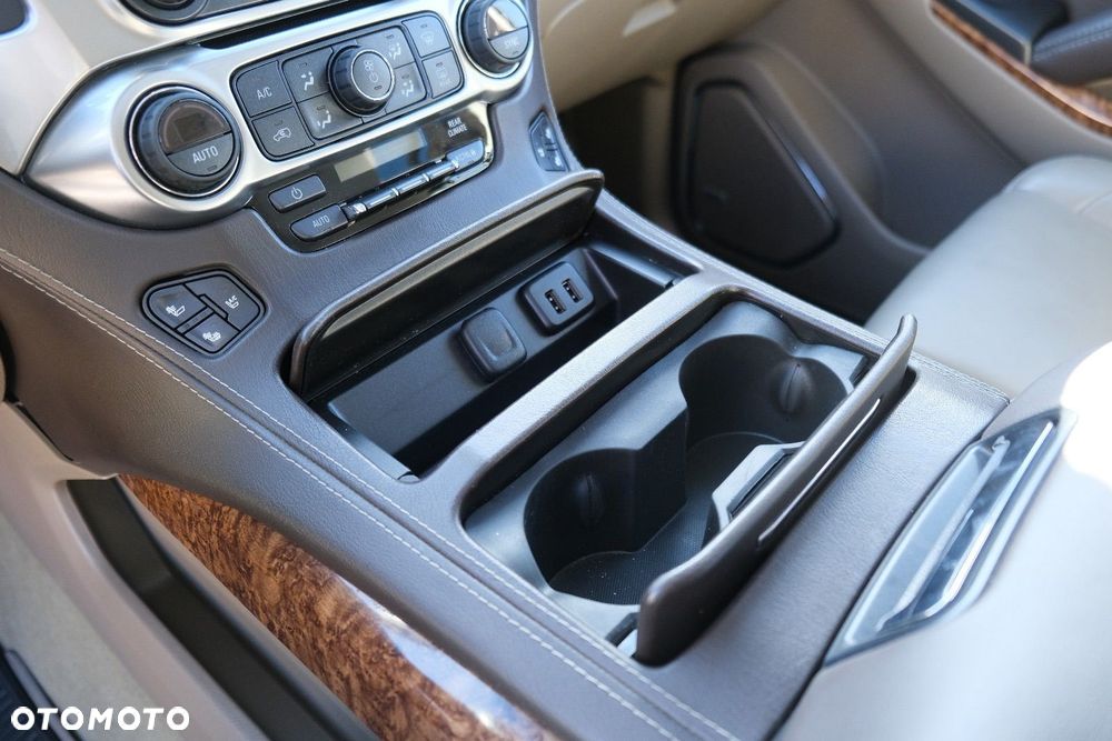 Chevrolet Suburban - 14