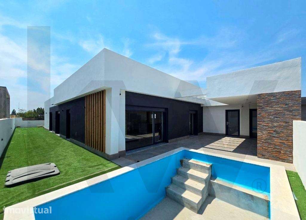 Moradia Isolada T3, c/piscina e Garagem, em Azeitão
