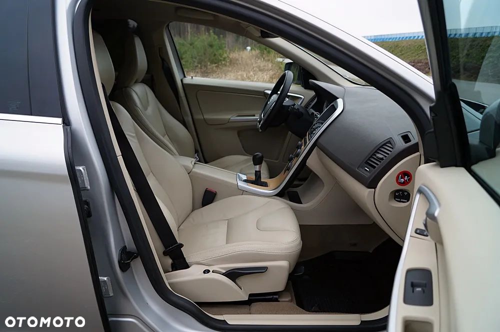 Volvo XC 60 D4 Edition Pro - 24